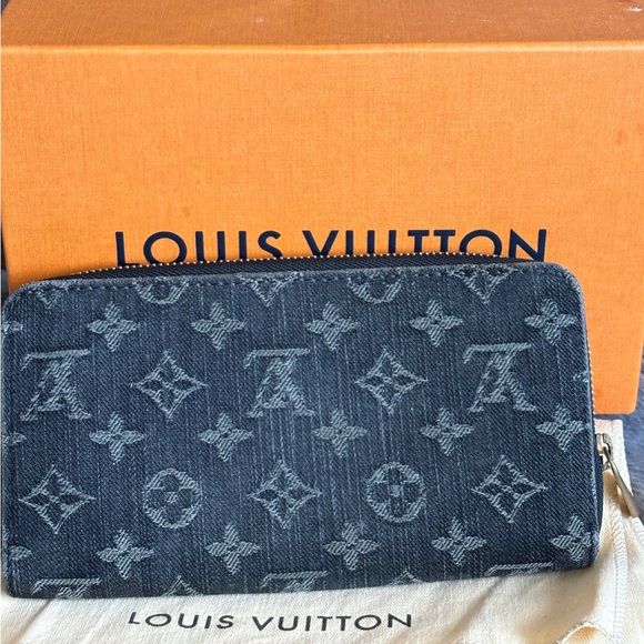🌸RARE Louis Vuitton Black Denim Monogram Zippy Wallet🌸 - Picture 2 of 16